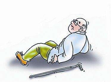 56歲老人散步時(shí)意外摔倒引發(fā)骨折，25保額遭拒賠，憑什么？